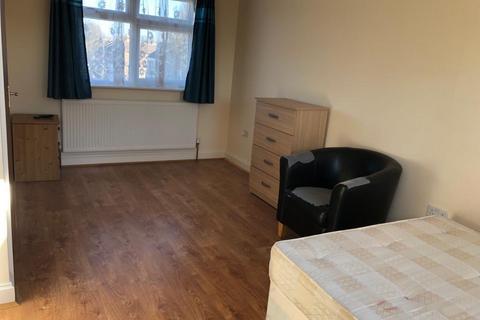 1 bedroom in a house share to rent, Cranmer Road, London
