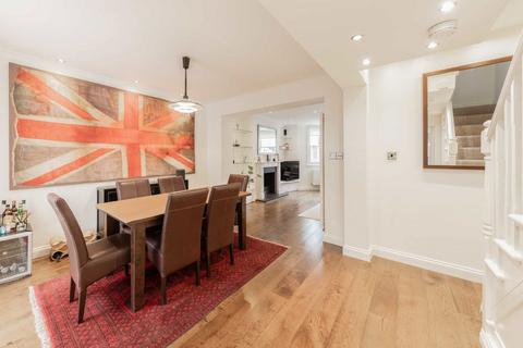 3 bedroom flat to rent, Chesson Road, London W14