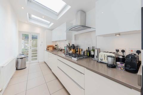3 bedroom flat to rent, Chesson Road, London W14
