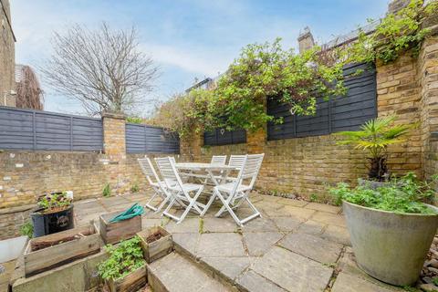 3 bedroom flat to rent, Chesson Road, London W14