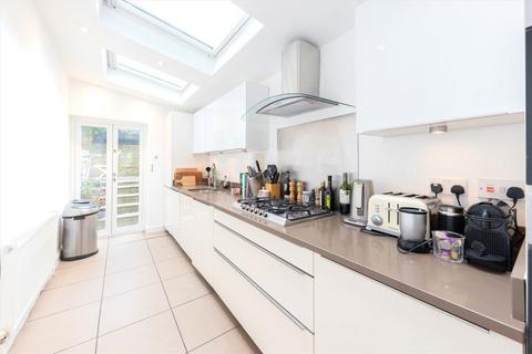 3 bedroom flat to rent, Chesson Road, London W14