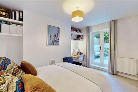 2 bedroom flat for sale, Northwood Road, London N6