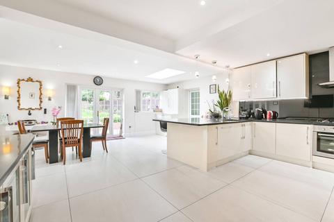 5 bedroom detached house to rent, Old Church Lane, Kingsbury, London, NW9