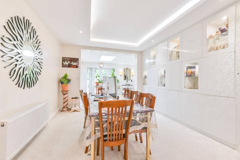 5 bedroom detached house to rent, Old Church Lane, Kingsbury, London, NW9