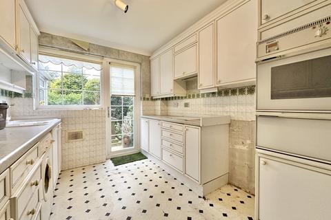 3 bedroom end of terrace house for sale, Addington Place, Christchurch BH23