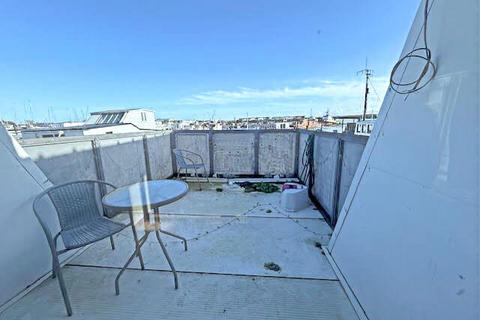 4 bedroom houseboat for sale, Vicarage Lane, Hoo ME3