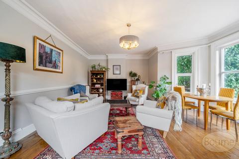 4 bedroom semi-detached house for sale, Upper Hale Road, Farnham, Surrey, GU9