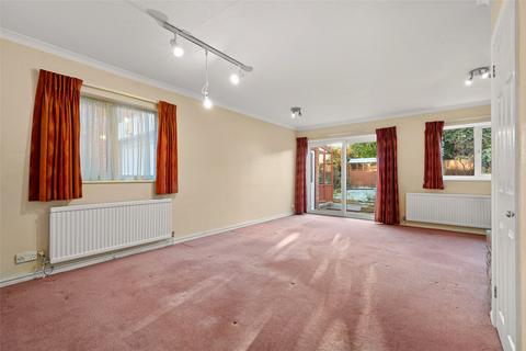 3 bedroom semi-detached house to rent, Moles Close, Berkshire RG40