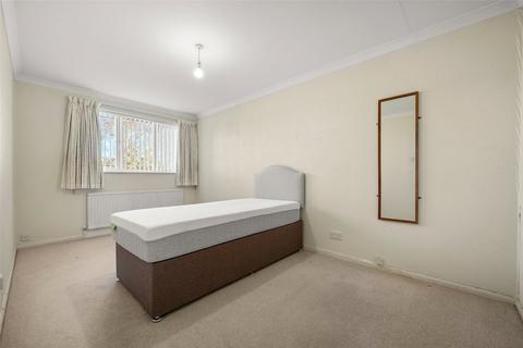 3 bedroom semi-detached house to rent, Moles Close, Berkshire RG40