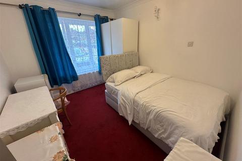 House share to rent, Honister Gardens, Stanmore
