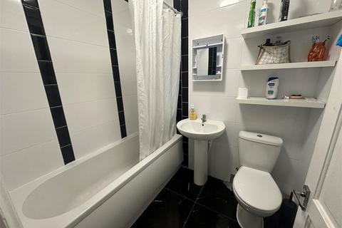 House share to rent, Honister Gardens, Stanmore