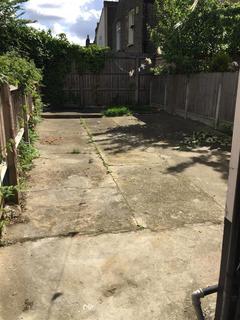 1 bedroom in a house share to rent, Cranmer Road, London