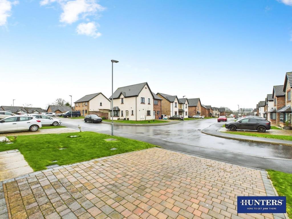 Driveway/Front Garden
