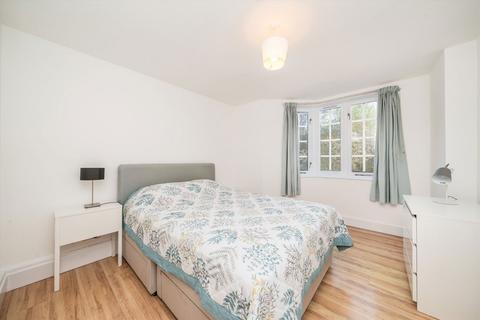 2 bedroom flat for sale, Frogmore, London SW18