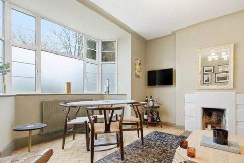 2 bedroom property to rent, Colney Hatch Lane, London N10