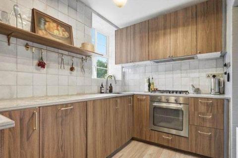2 bedroom property to rent, Colney Hatch Lane, London N10