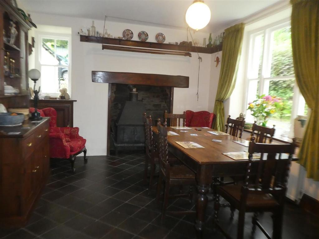 Dining room.JPG