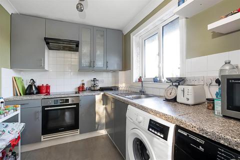 1 bedroom apartment for sale, Fairbairn Close, Purley CR8