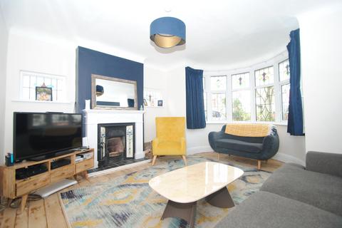 5 bedroom semi-detached house to rent, Tudor Gardens, Leigh-on-Sea
