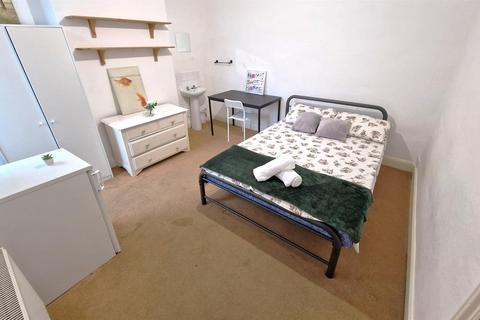 5 bedroom house share to rent, Westbrook, Bournemouth, BH1