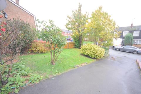 3 bedroom semi-detached house to rent, Meadow Glade, Hixon
