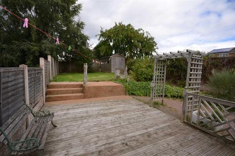3 bedroom semi-detached house to rent, Meadow Glade, Hixon