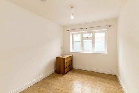 undefined, Uxbridge Road, Southall UB1
