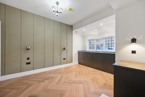 Studio to rent, Corringway, Ealing