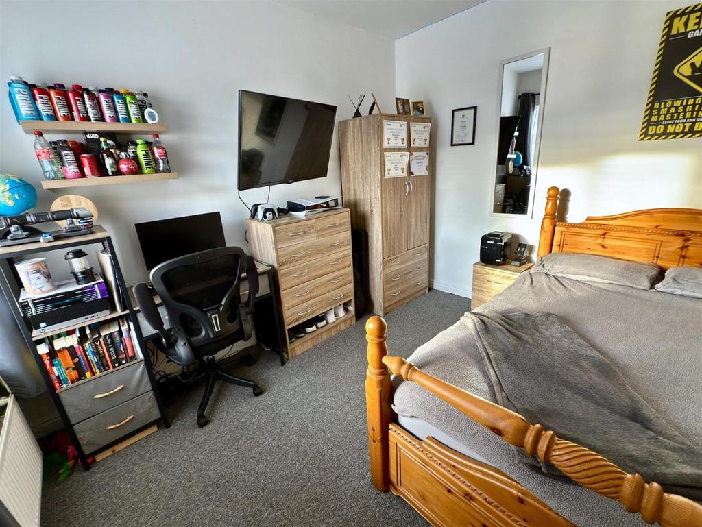 BEDROOM 2.jpg