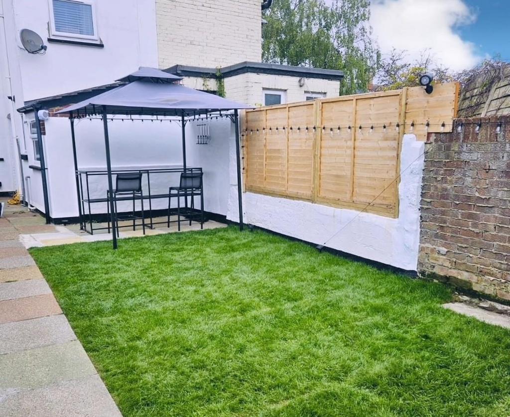 GARDEN REAR.jpg