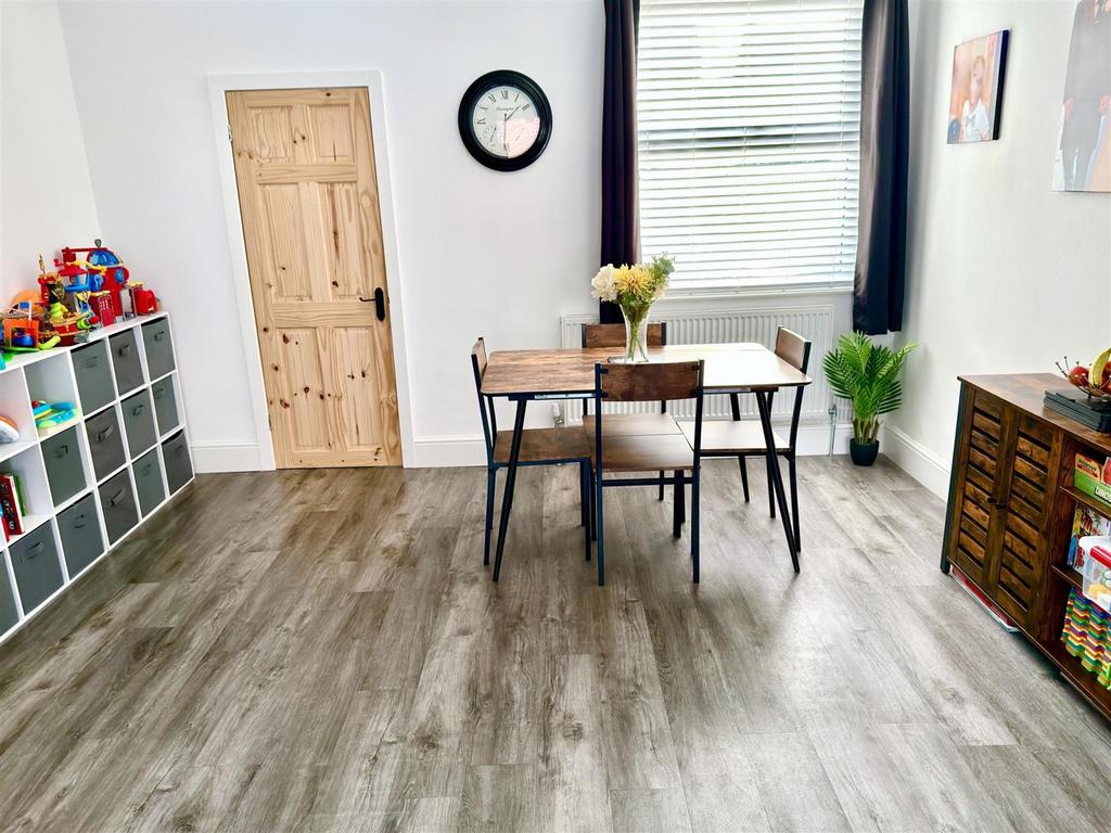 DINING AREA.jpg