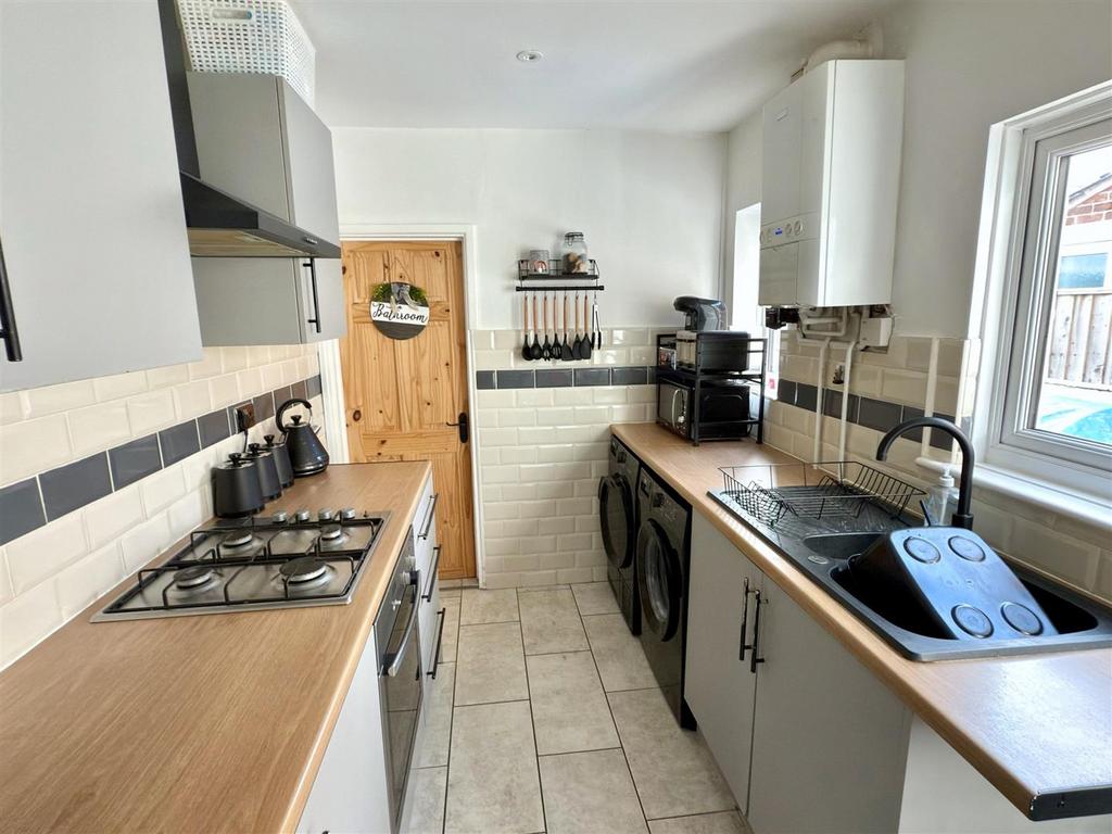 KITCHEN MAIN.jpg