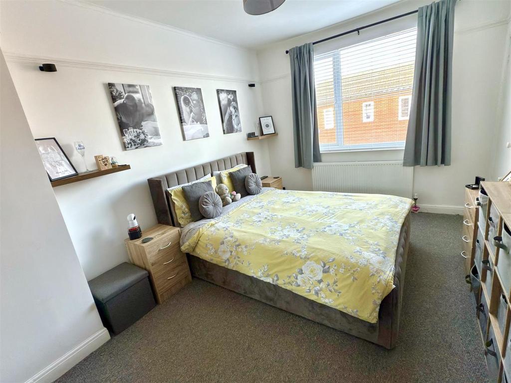 MASTER BEDROOM.jpg