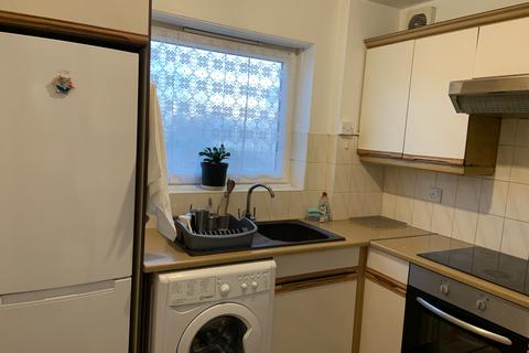 2 bedroom flat to rent, Hounslow, Middlesex TW3