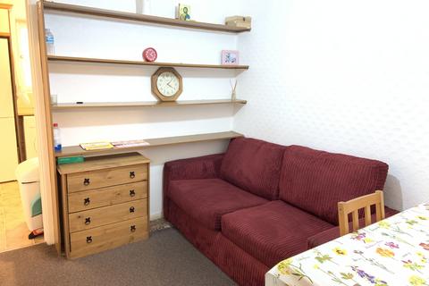 2 bedroom flat to rent, Hounslow, Middlesex TW3