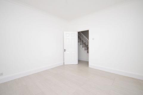 3 bedroom terraced house to rent, Henley Road, Ilford, IG1 2TW