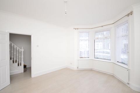 3 bedroom terraced house to rent, Henley Road, Ilford, IG1 2TW