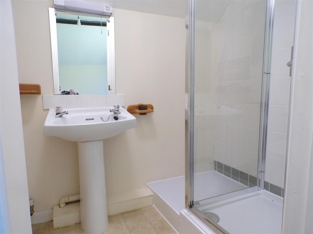 Ensuite1.JPG