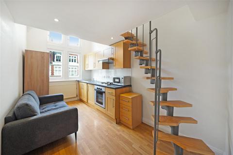 Studio to rent, Palace Court, W2