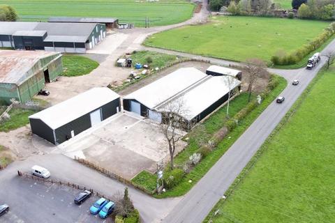 Warehouse to rent - Chipping Warden Barns, Appletree Road, Chipping Warden, OX17 1LH