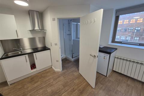 Studio to rent, SELF CONTAINED - BILLS INCLUDED