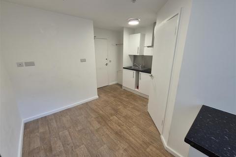 Studio to rent, SELF CONTAINED - BILLS INCLUDED