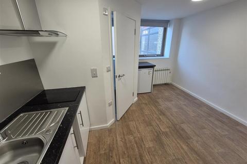 Studio to rent, SELF CONTAINED - BILLS INCLUDED
