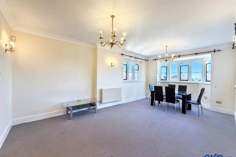 2 bedroom apartment to rent, Royal Close, London SW19