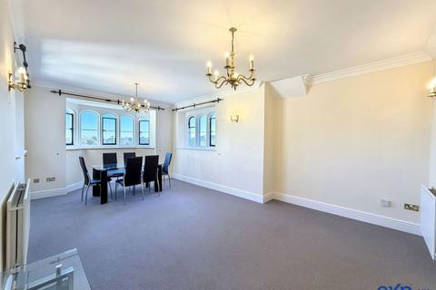 2 bedroom apartment to rent, Royal Close, London SW19