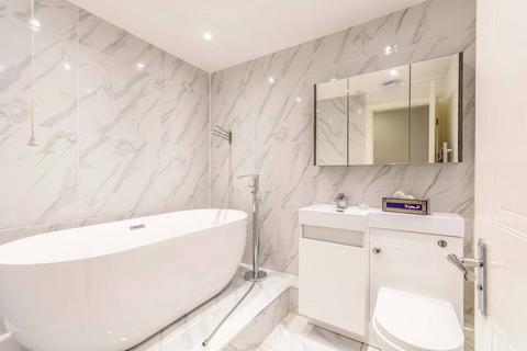 2 bedroom flat to rent, Bridgewater Square, Barbican, London, EC2Y