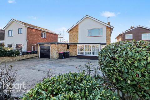3 bedroom detached house for sale, Wyatts Drive, Southend-on-Sea