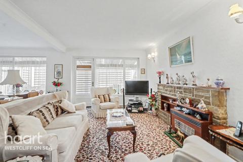 3 bedroom detached house for sale, Wyatts Drive, Southend-on-Sea