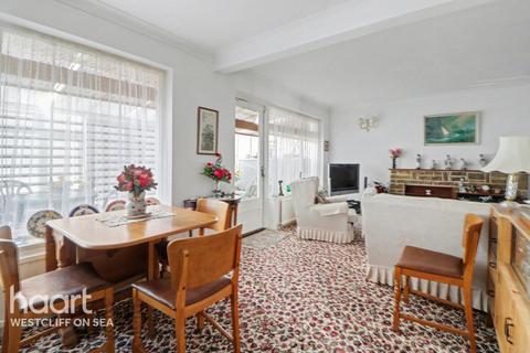 3 bedroom detached house for sale, Wyatts Drive, Southend-on-Sea