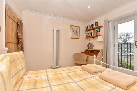 4 bedroom semi-detached house for sale, Oaten Hill, Canterbury, Kent